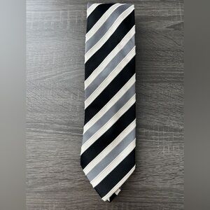 Donald J Trump  Signature Collection Gold Bar Tie Black  White Stripe 61 X 3 1/2
